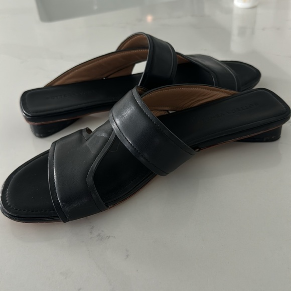 Bottega Veneta Black Sandal EUC - Picture 2 of 6
